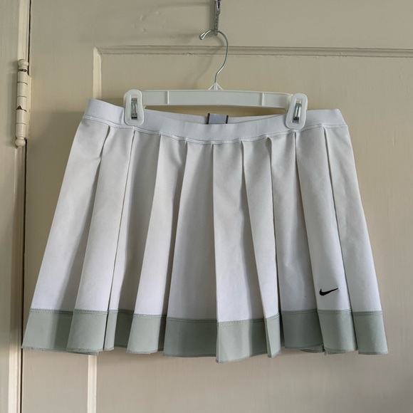 Nike Dresses & Skirts - Nike White Tennis Skirt, Size XL